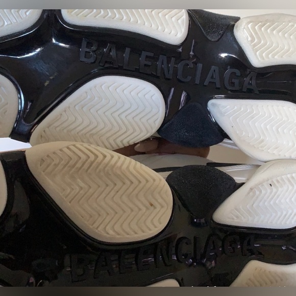 Almost New Balenciaga Triple S - Picture 5 of 7